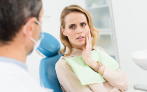 woman toothpain at dentist 2